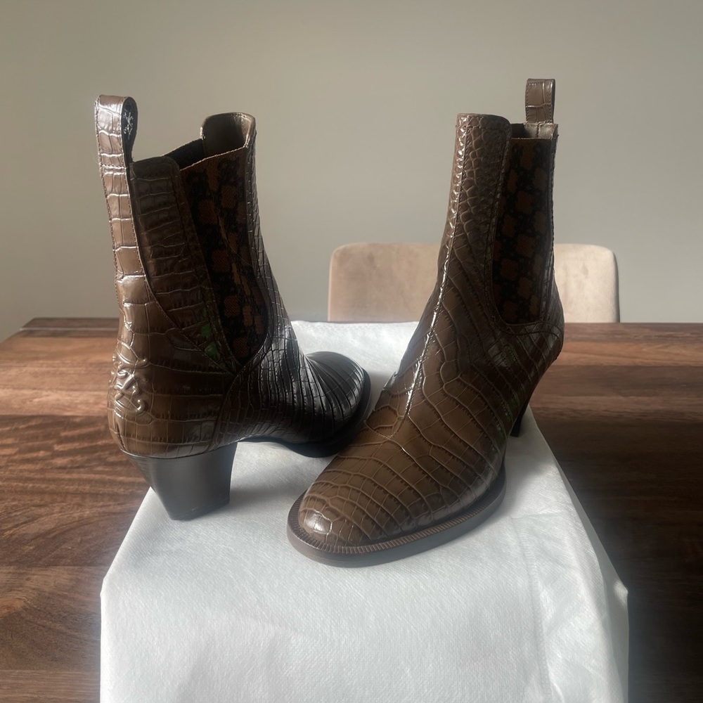 Fendi Karligraphy Leather Ankle Boots